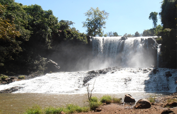 Chrey Thom Waterfall 1